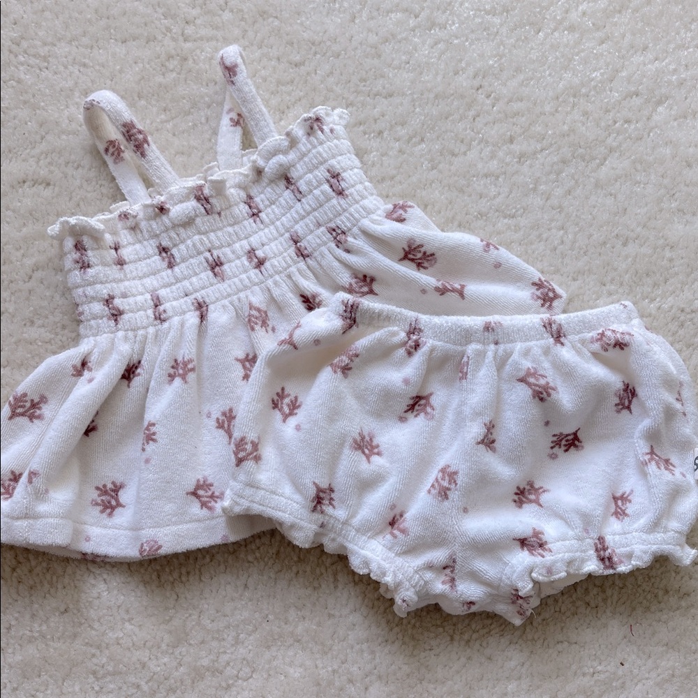 EASY PEASY EUC 100% Organic Cotton Sad Beige Smocked Terrycloth Bloomer Set